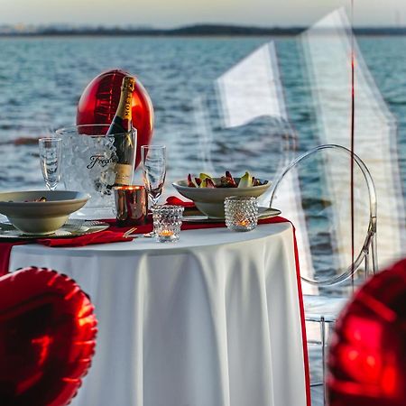 Grand Ht Houseboats - Domki Na Wodzie - Sauna, Jacuzzi, Kominek Mielno  Εξωτερικό φωτογραφία