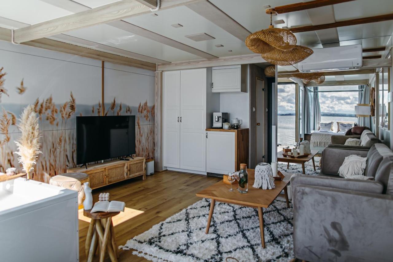 Grand Ht Houseboats - Domki Na Wodzie - Sauna, Jacuzzi, Kominek Mielno  Εξωτερικό φωτογραφία