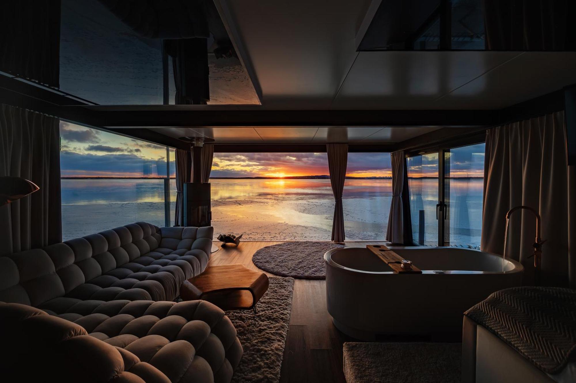 Grand Ht Houseboats - Domki Na Wodzie - Sauna, Jacuzzi, Kominek Mielno  Εξωτερικό φωτογραφία