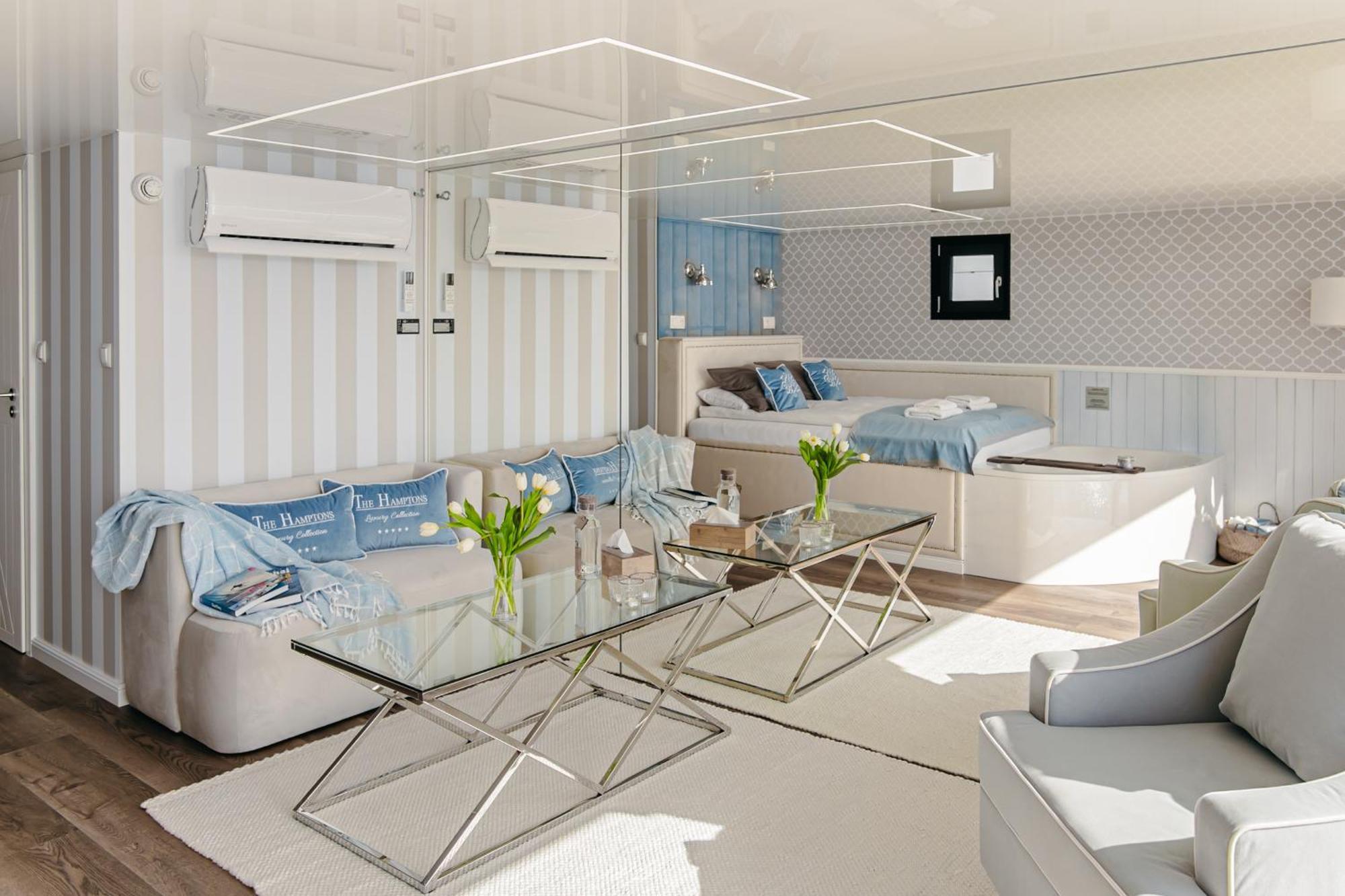 Grand Ht Houseboats - Domki Na Wodzie - Sauna, Jacuzzi, Kominek Mielno  Δωμάτιο φωτογραφία