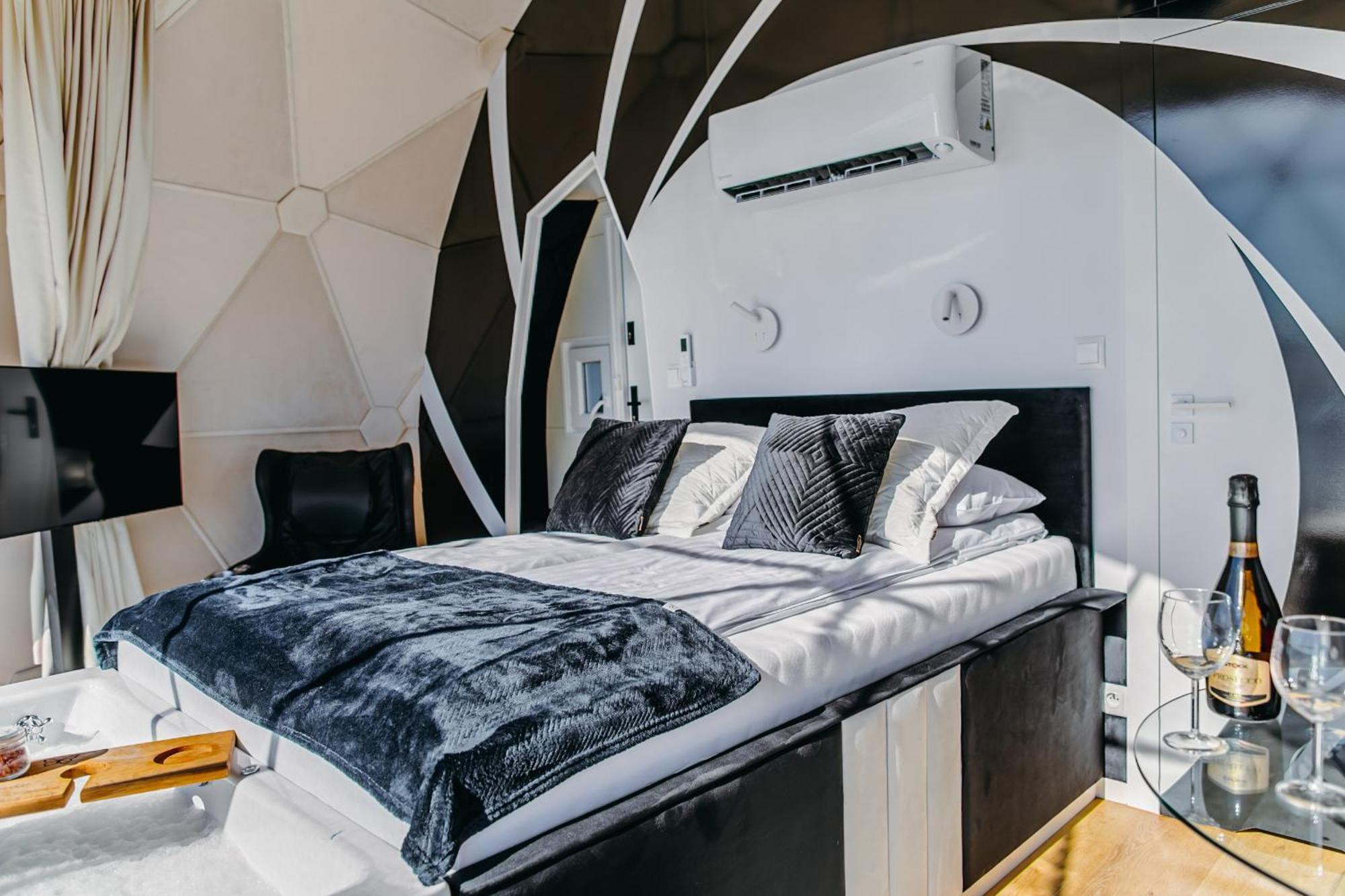 Grand Ht Houseboats - Domki Na Wodzie - Sauna, Jacuzzi, Kominek Mielno  Δωμάτιο φωτογραφία