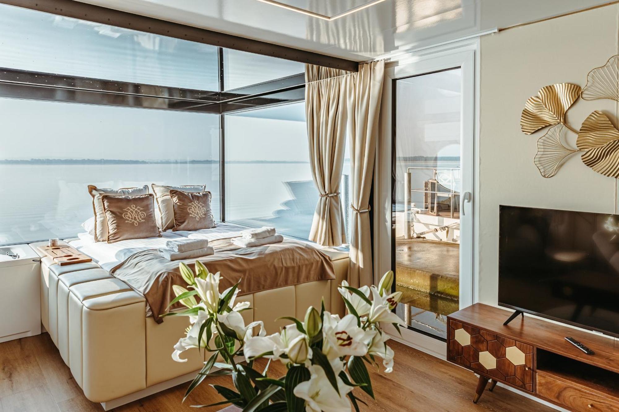 Grand Ht Houseboats - Domki Na Wodzie - Sauna, Jacuzzi, Kominek Mielno  Εξωτερικό φωτογραφία