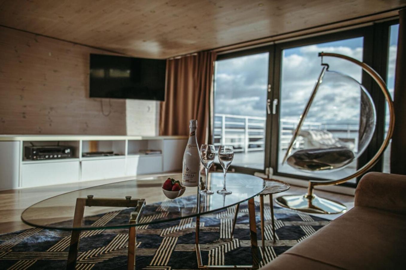 Grand Ht Houseboats - Domki Na Wodzie - Sauna, Jacuzzi, Kominek Mielno  Εξωτερικό φωτογραφία